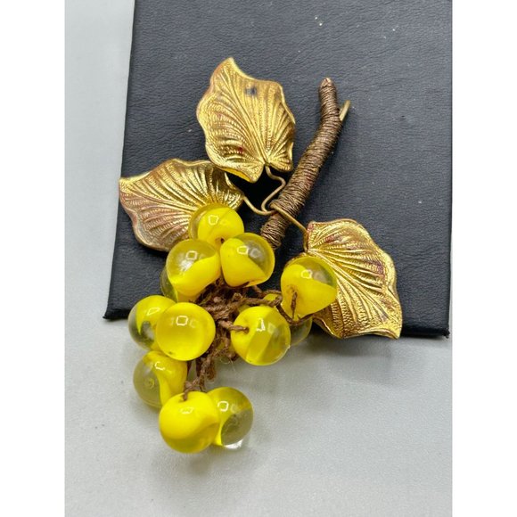 Possibly Miriam Haskell Grape Brooch Glass Givre Yellow & Brass Leaf Hand Wired - Picture 3 of 6